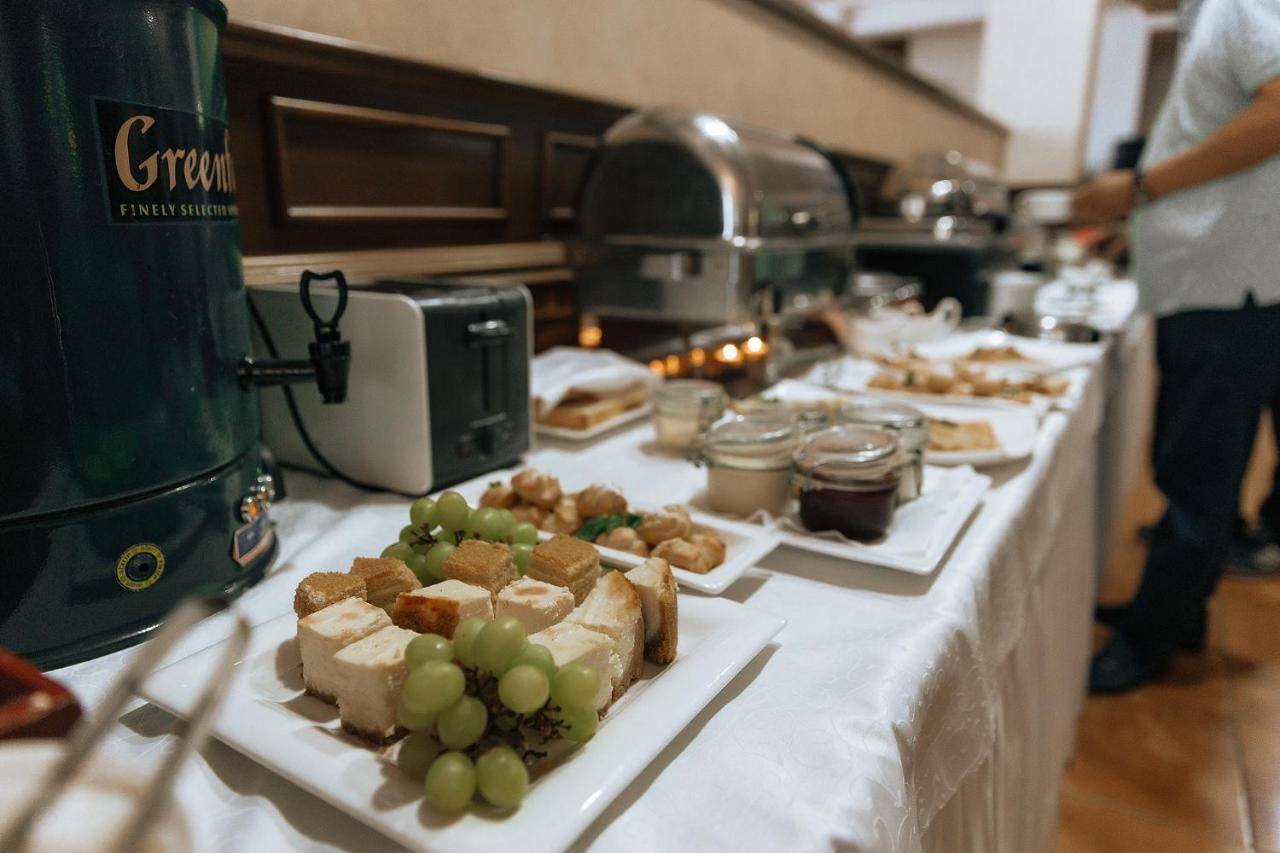 Medeu Hotel Kostanay Bagian luar foto
